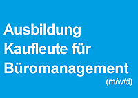 hellblaue Karte mit Schriftzug Ausbildung Kaufleute für Büromanagement (m/w/d)
